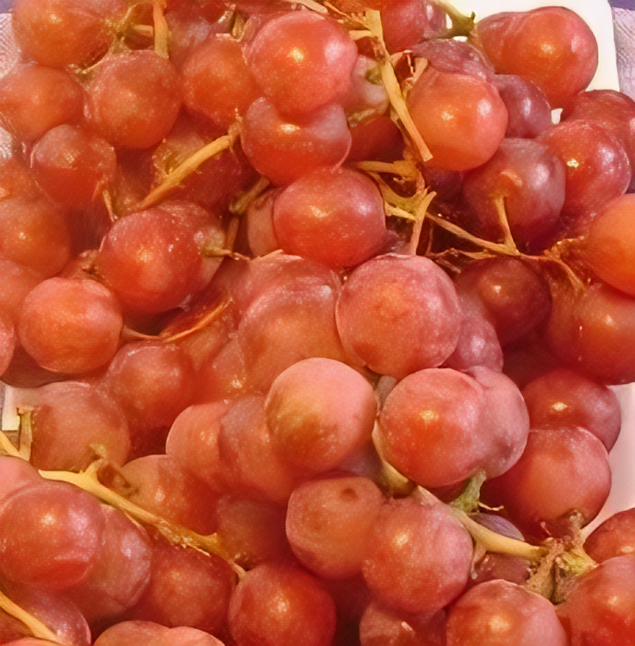 Red Flame Seedless Grapevine - 1